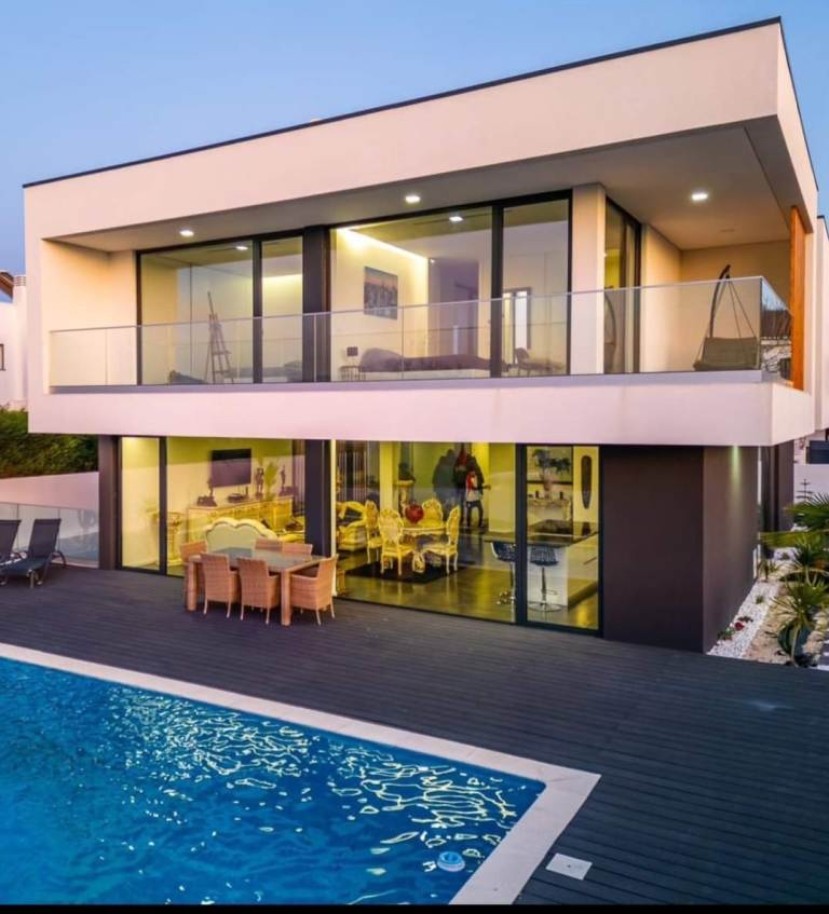 Modern 4-bedroom villa with pool for sale Portimão, Algarve, Portugal_324329
