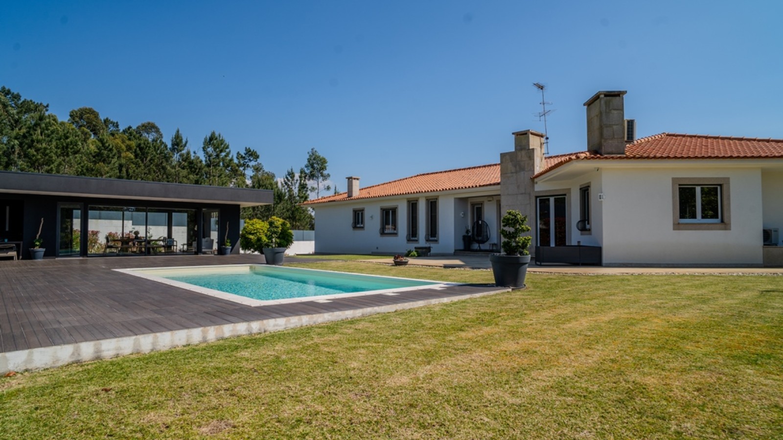 Four bedroom villa with pool for sale in Santa Maria da Feira, Portugal_324818