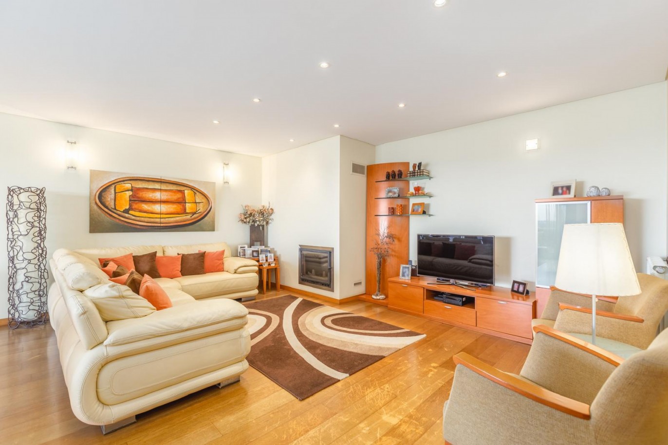 Apartamento de 4+1 quartos com varanda à venda na Maia, Portugal_325013