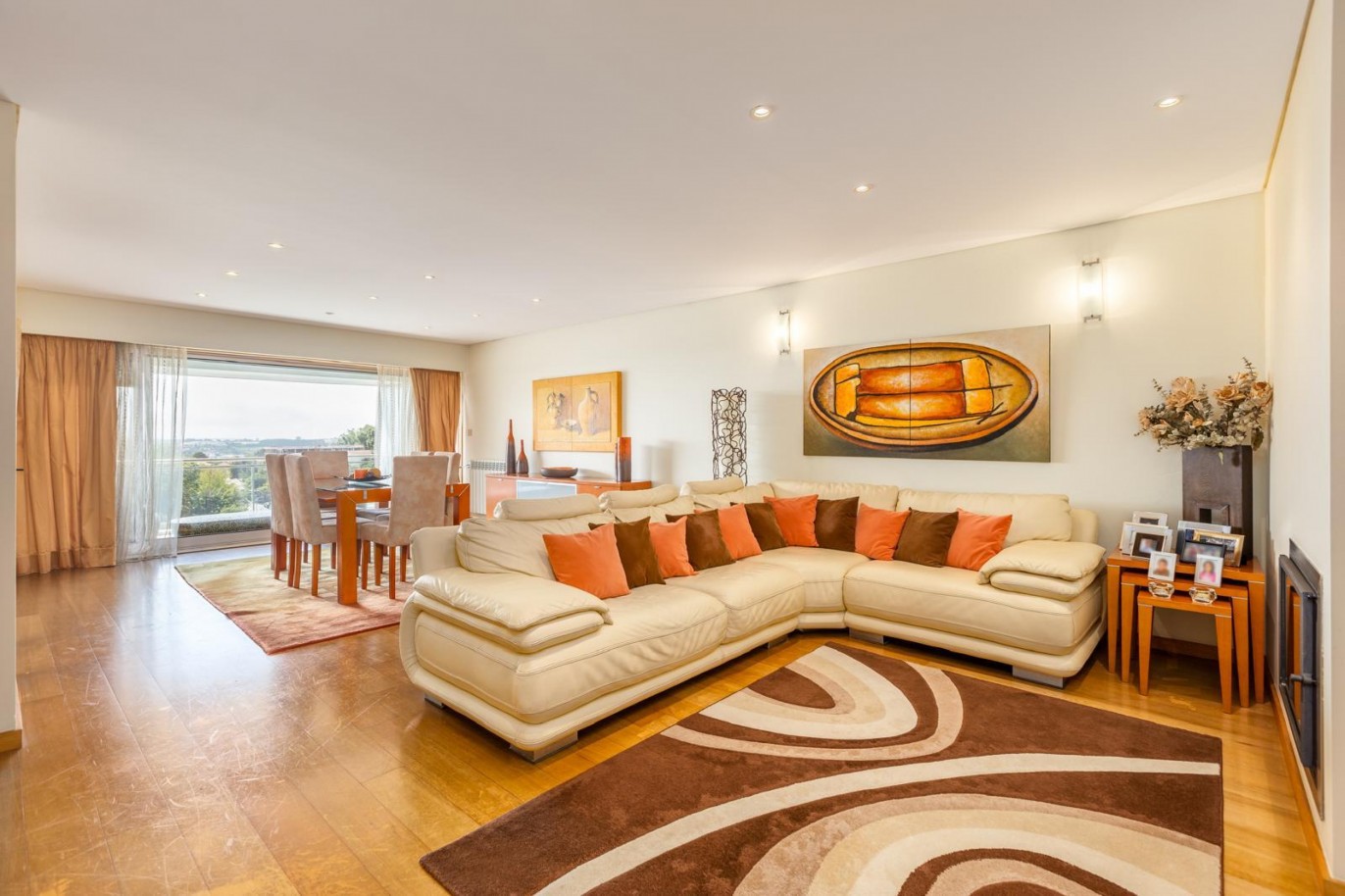 Apartamento de 4+1 quartos com varanda à venda na Maia, Portugal_325018