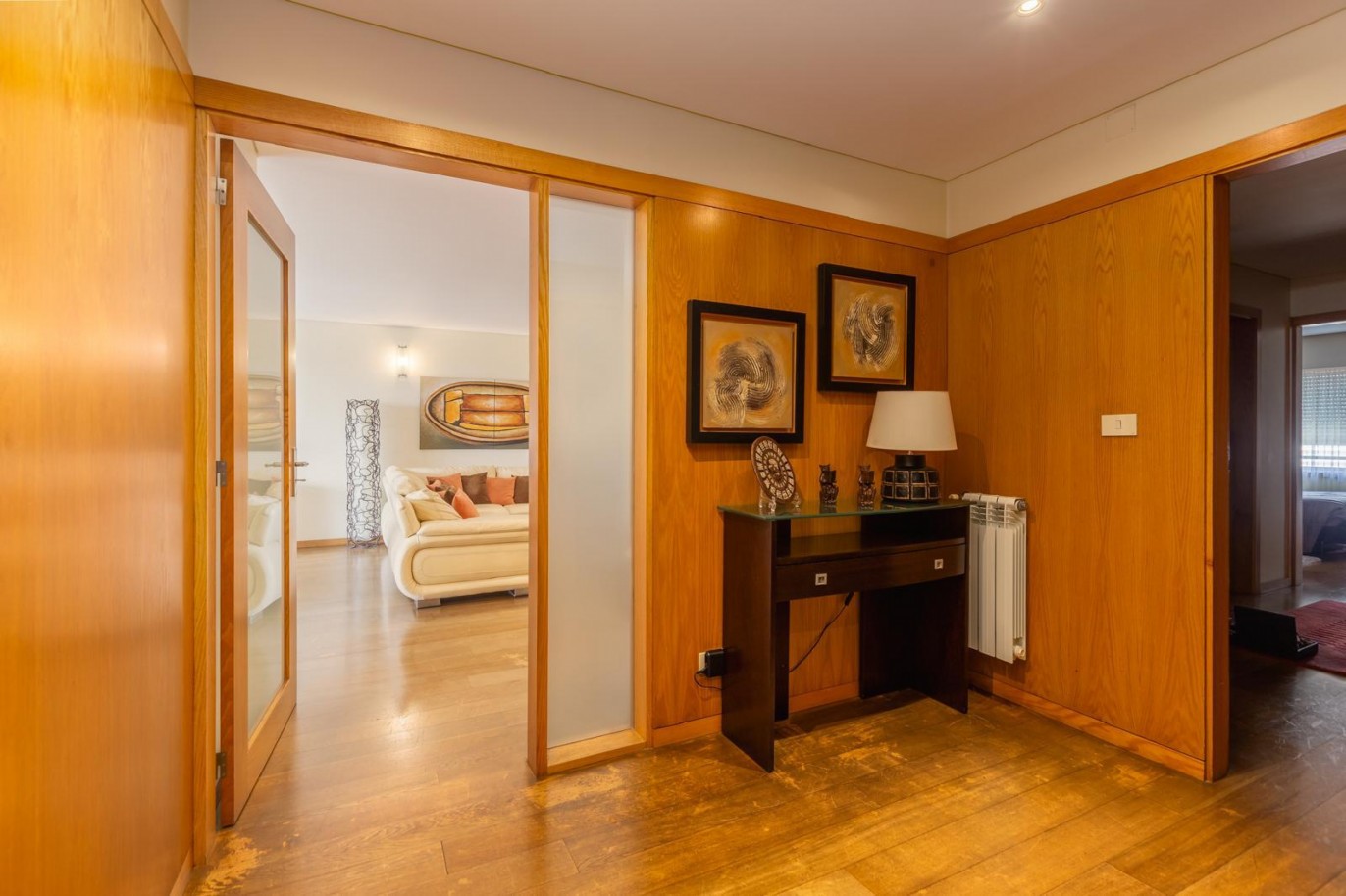 Apartamento de 4+1 quartos com varanda à venda na Maia, Portugal_325019