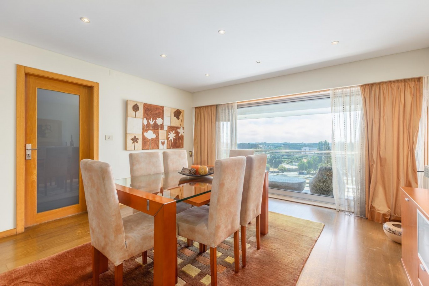 Apartamento de 4+1 quartos com varanda à venda na Maia, Portugal_325023