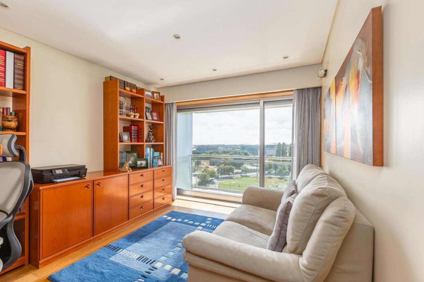 Apartamento de 4+1 quartos com varanda à venda na Maia, Portugal_325029