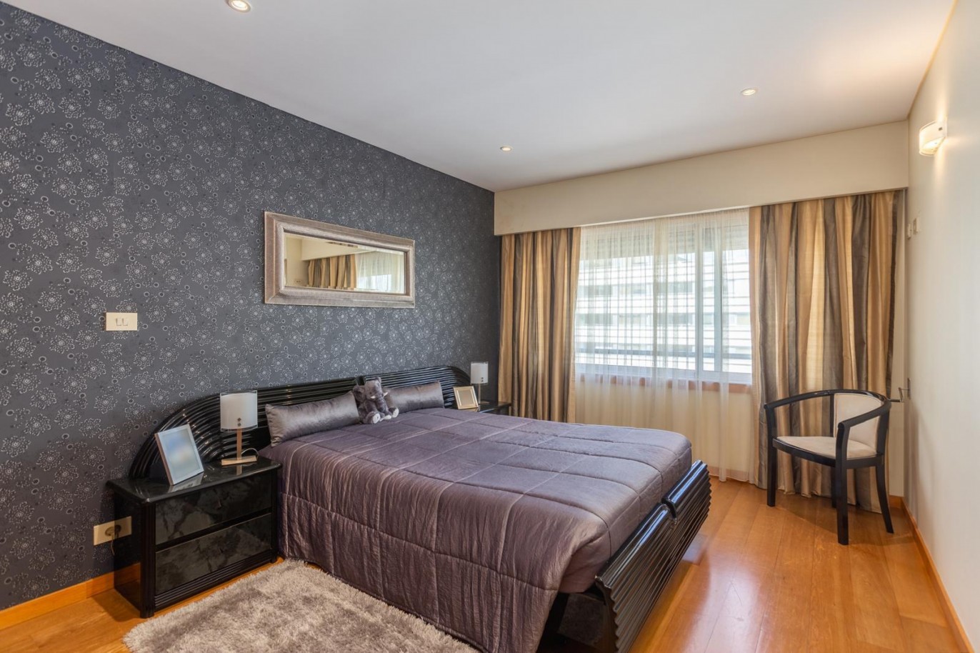 Apartamento de 4+1 quartos com varanda à venda na Maia, Portugal_325039