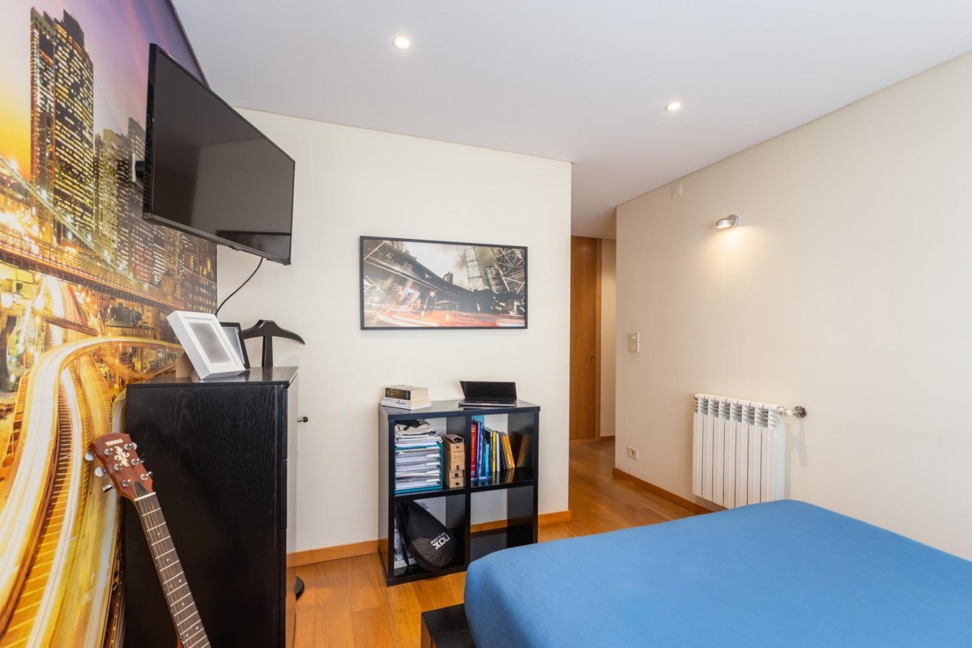 Apartamento de 4+1 quartos com varanda à venda na Maia, Portugal_325044