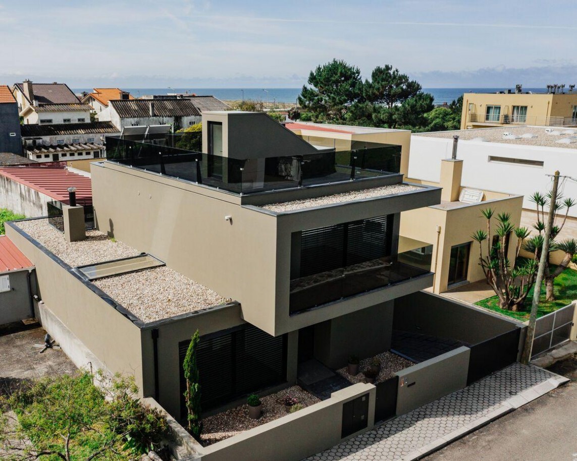 Three+one bedroom villa with sea views in Madalena, Gaia, Portugal_325069