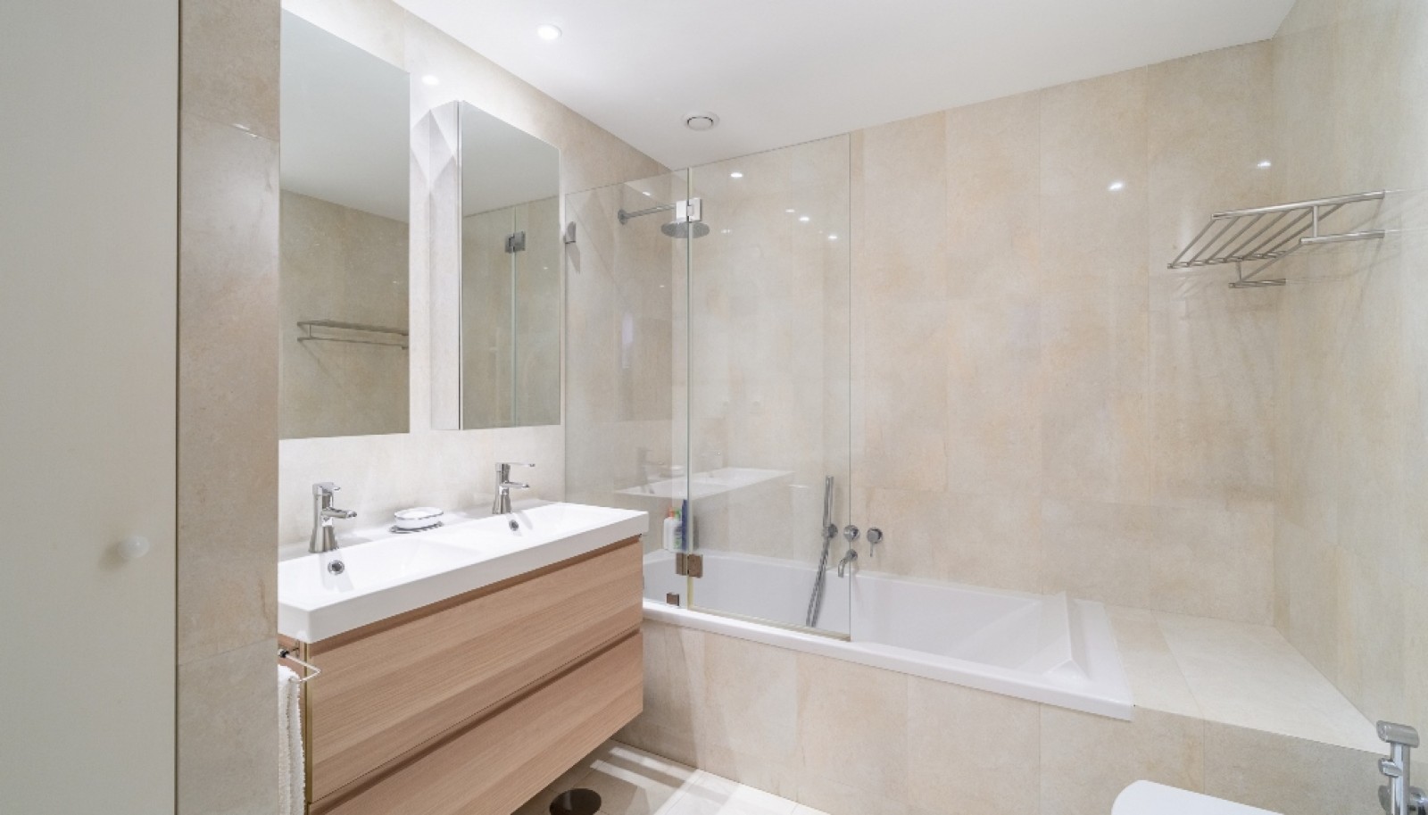 Elegant 5+2 bedroom villa next to Serralves, for sale, in Porto, Portugal_325163