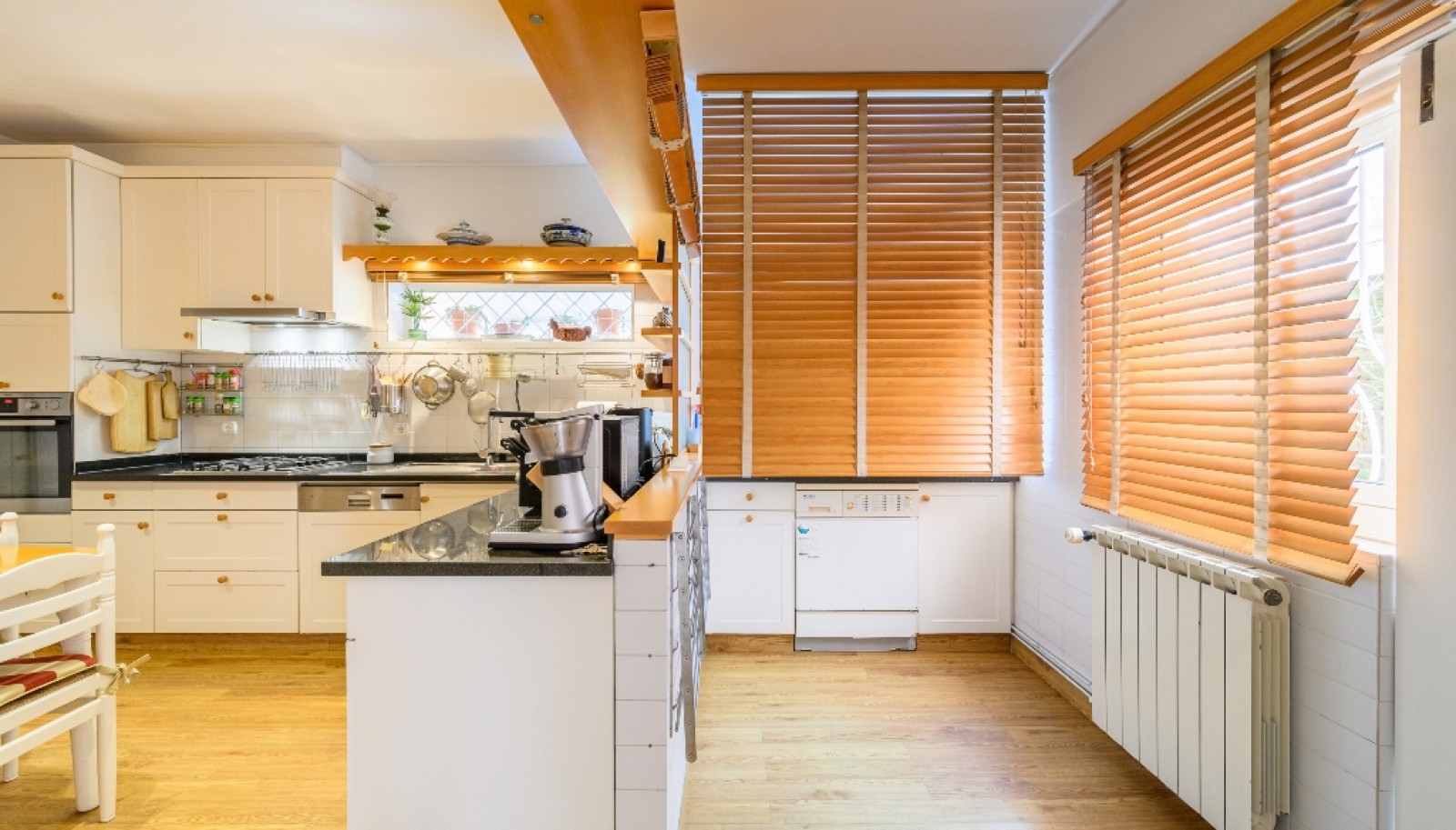 Elegant 5+2 bedroom villa next to Serralves, for sale, in Porto, Portugal_325185