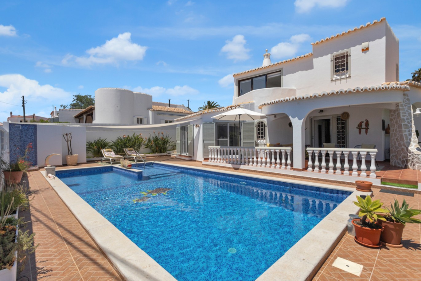 3-bedroom Villa with pool for sale in Carvoeiro, Algarve, Portugal_325216
