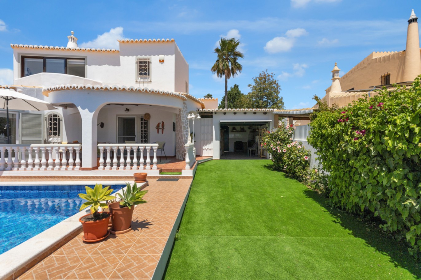 3-bedroom Villa with pool for sale in Carvoeiro, Algarve, Portugal_325217