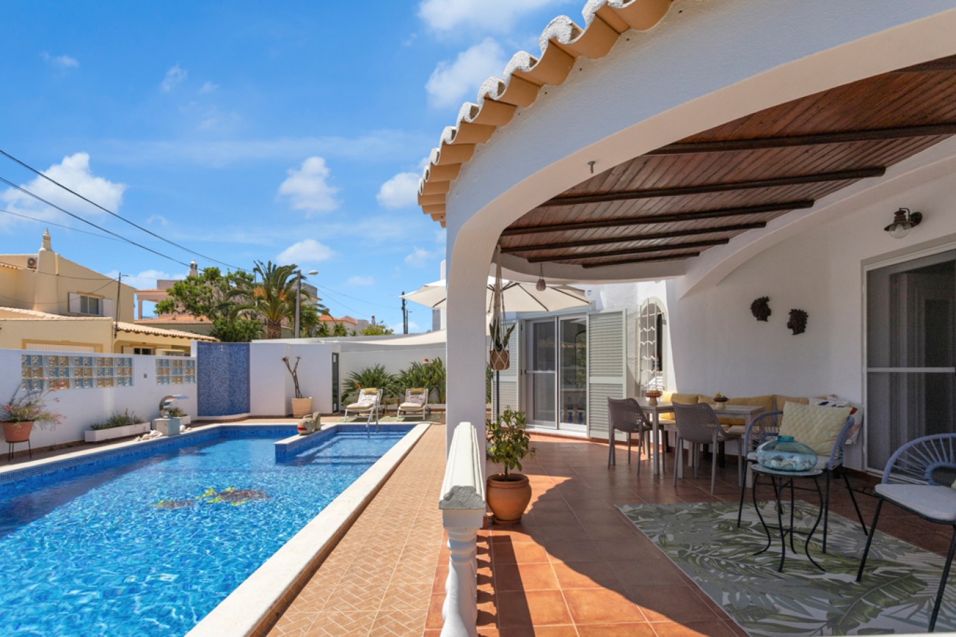 3-bedroom Villa with pool for sale in Carvoeiro, Algarve, Portugal_325220