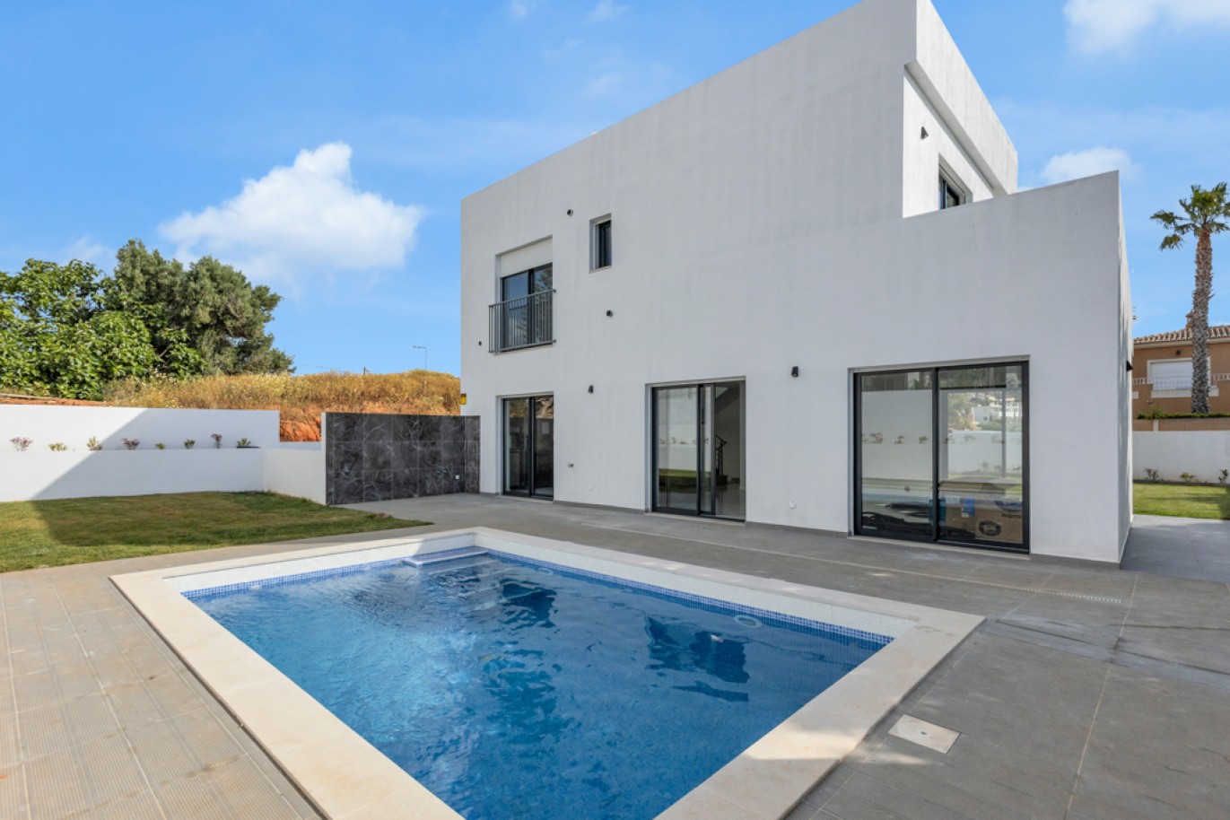 Modern 3-bedroom Villa with pool for sale in Lagos, Algarve, Portugal_325241