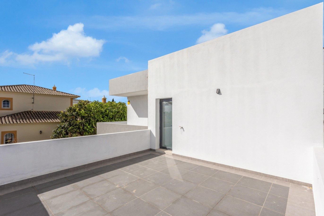 Modern 3-bedroom Villa with pool for sale in Lagos, Algarve, Portugal_325245