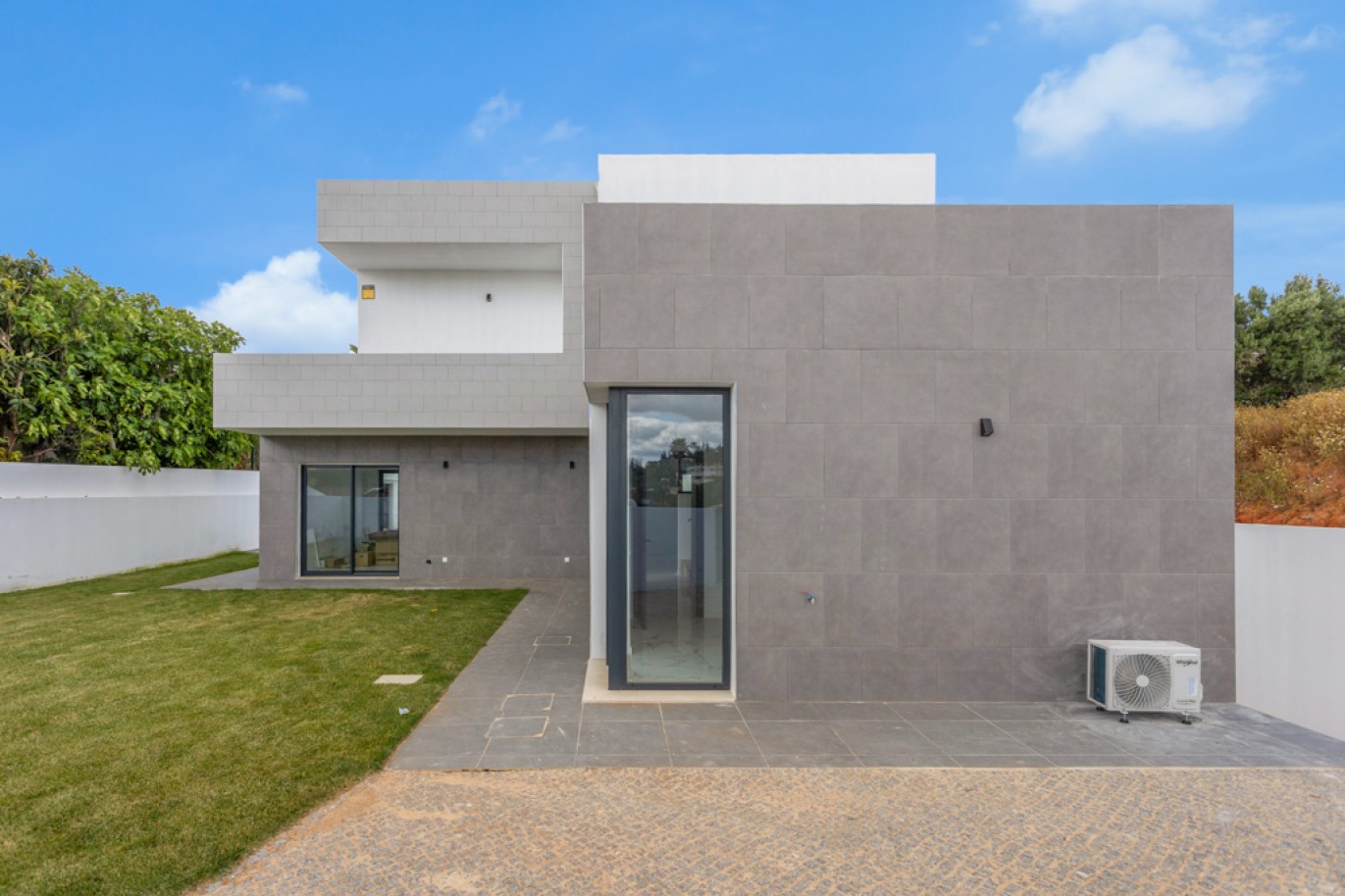 Modern 3-bedroom Villa with pool for sale in Lagos, Algarve, Portugal_325246