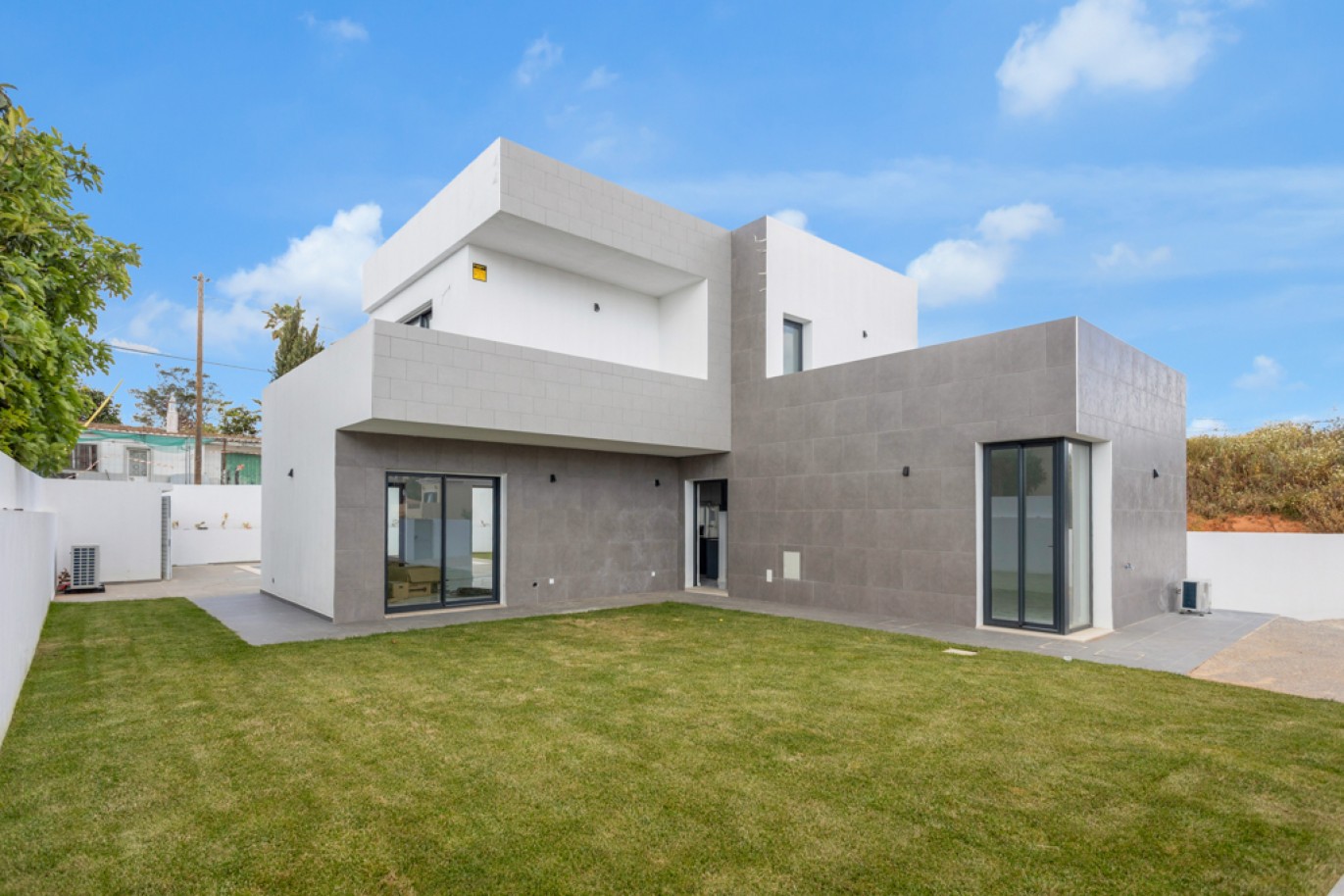Modern 3-bedroom Villa with pool for sale in Lagos, Algarve, Portugal_325248