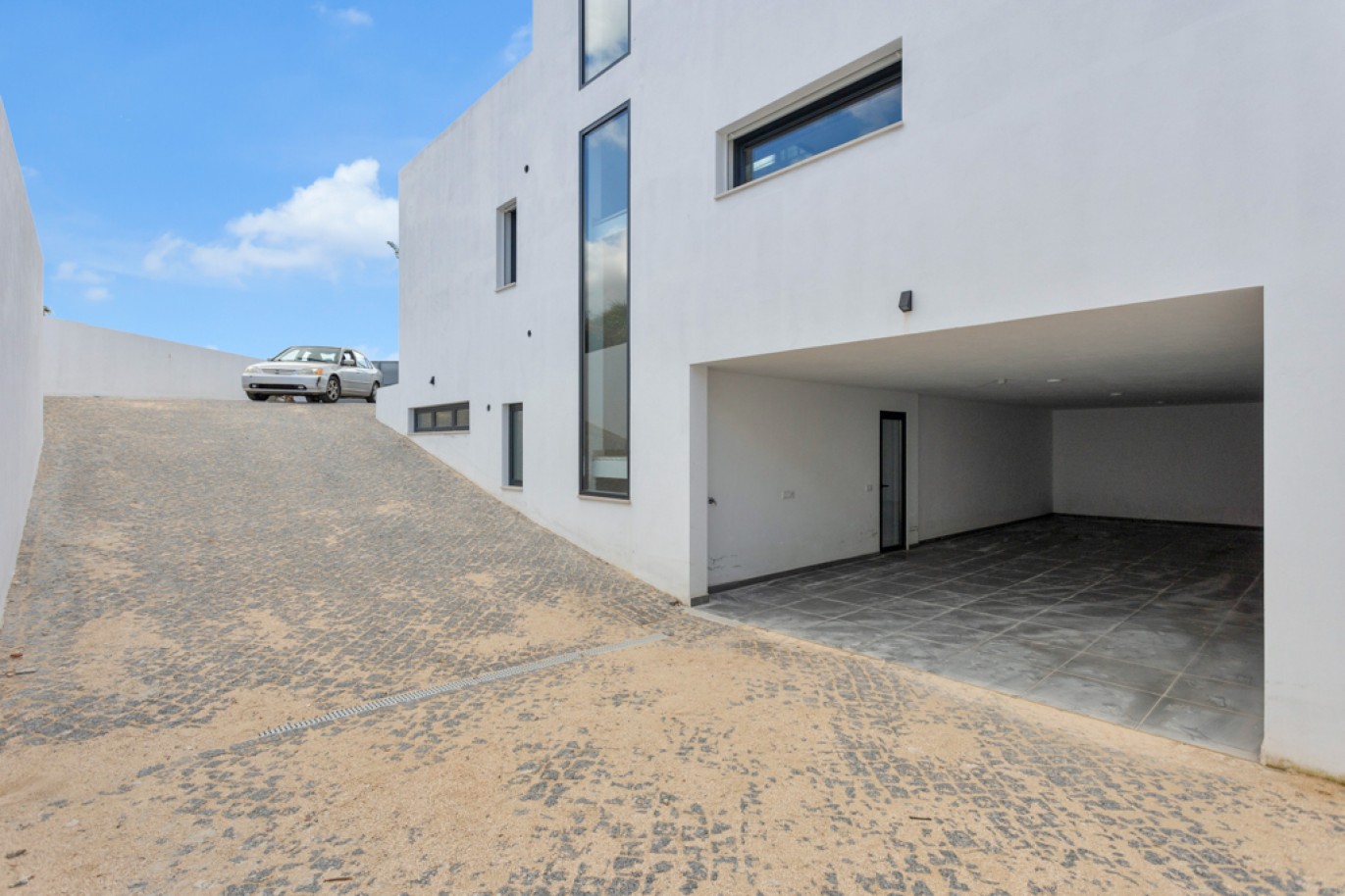 Modern 3-bedroom Villa with pool for sale in Lagos, Algarve, Portugal_325249