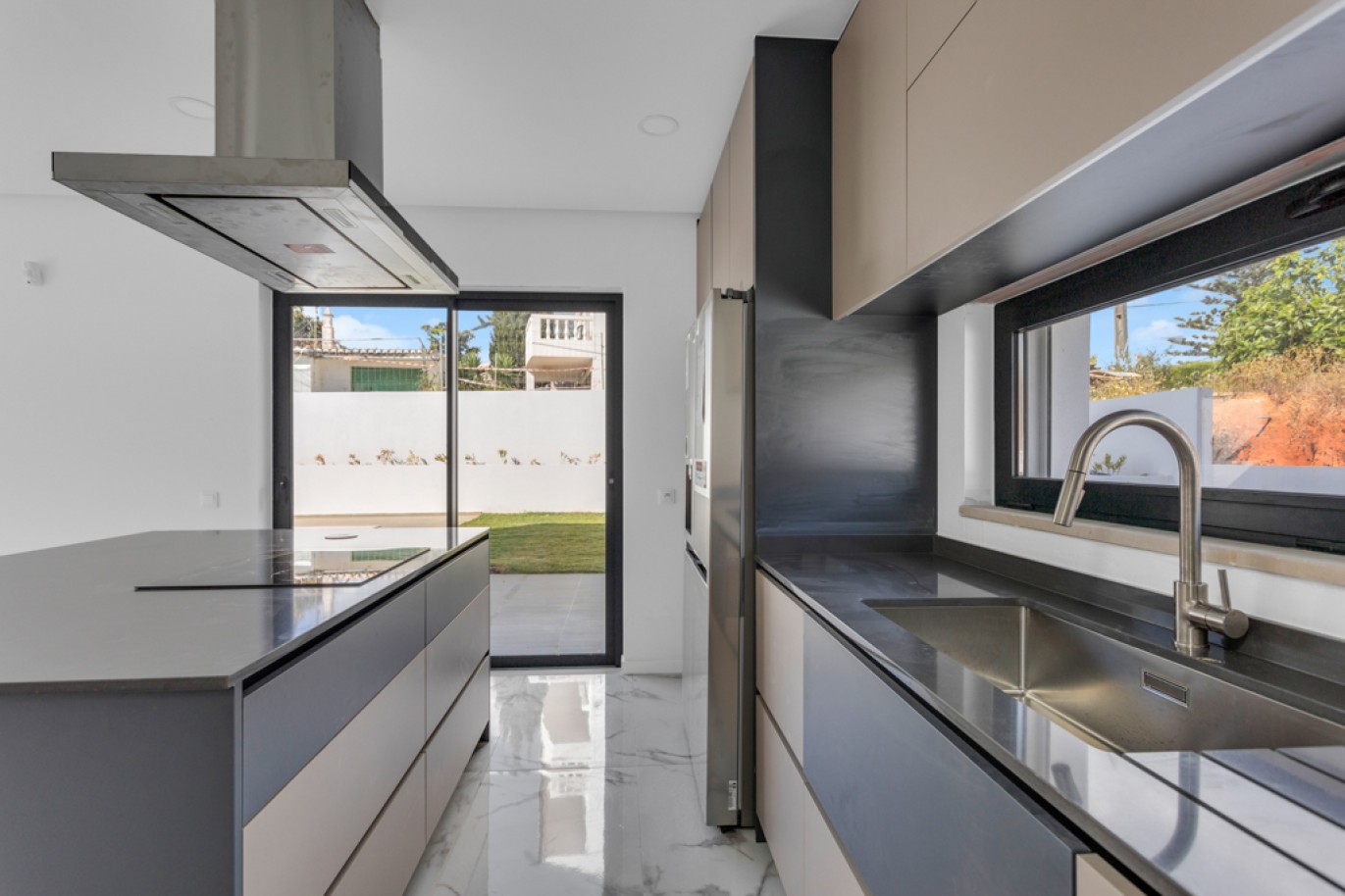 Modern 3-bedroom Villa with pool for sale in Lagos, Algarve, Portugal_325256