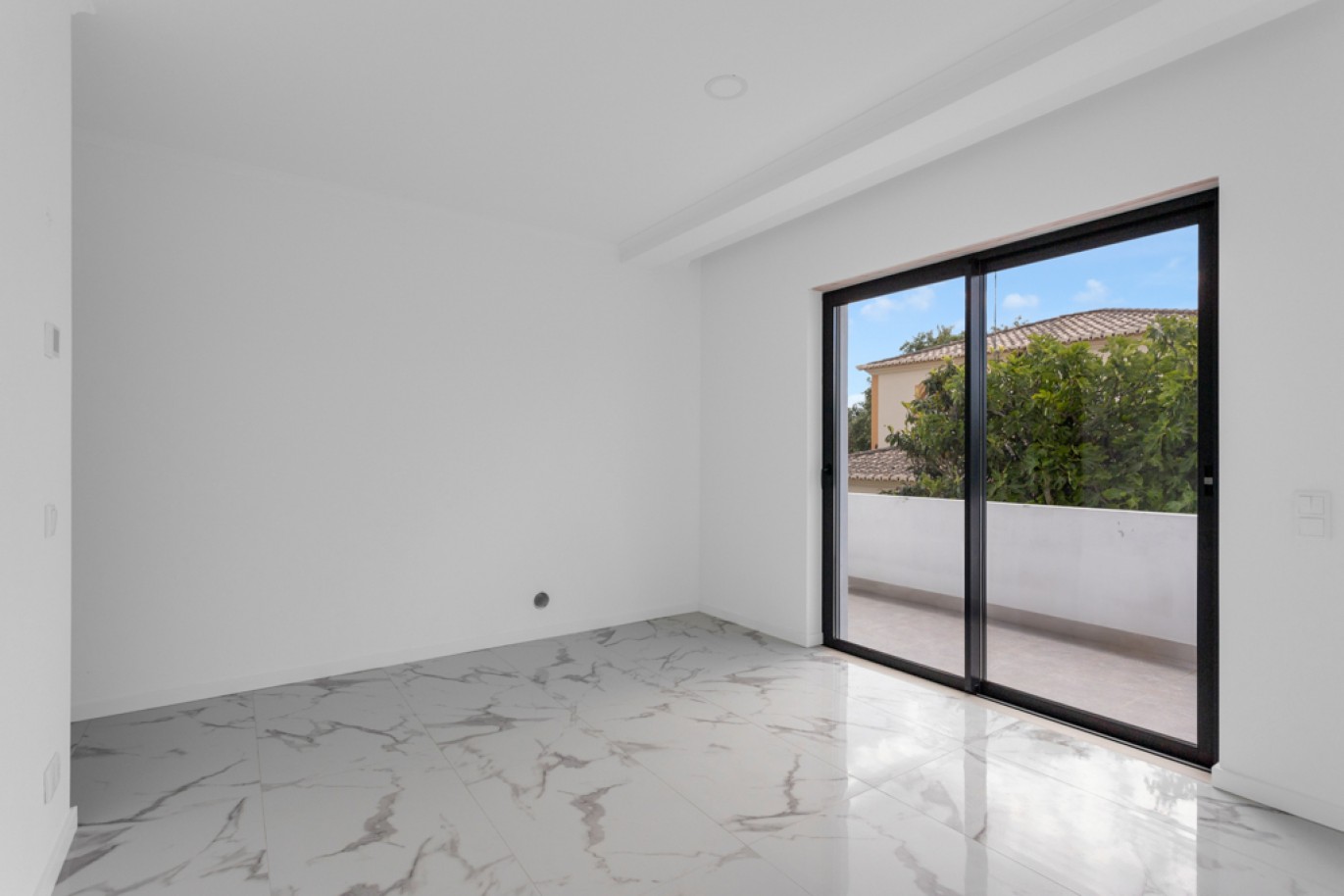 Modern 3-bedroom Villa with pool for sale in Lagos, Algarve, Portugal_325258