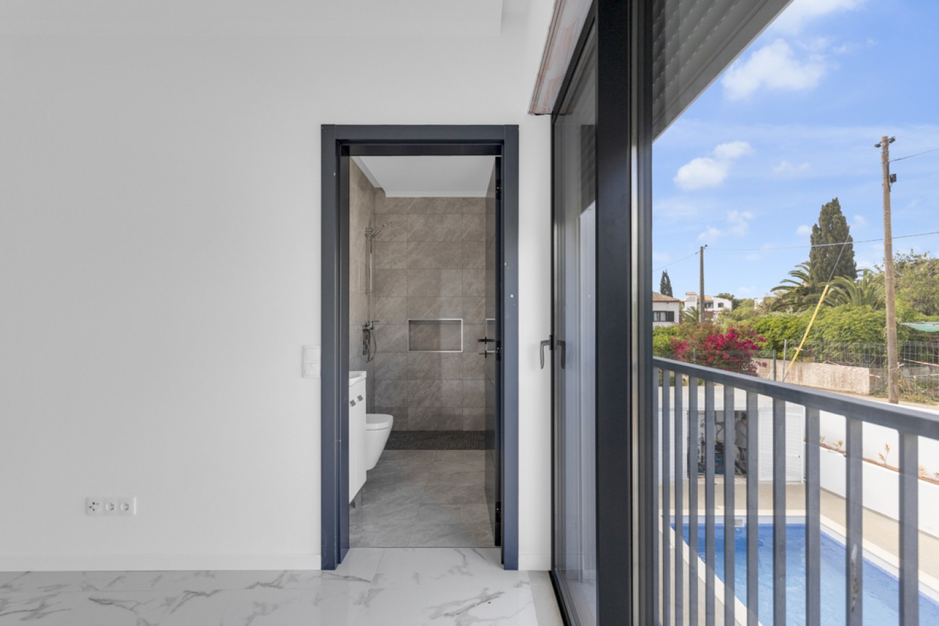 Modern 3-bedroom Villa with pool for sale in Lagos, Algarve, Portugal_325265