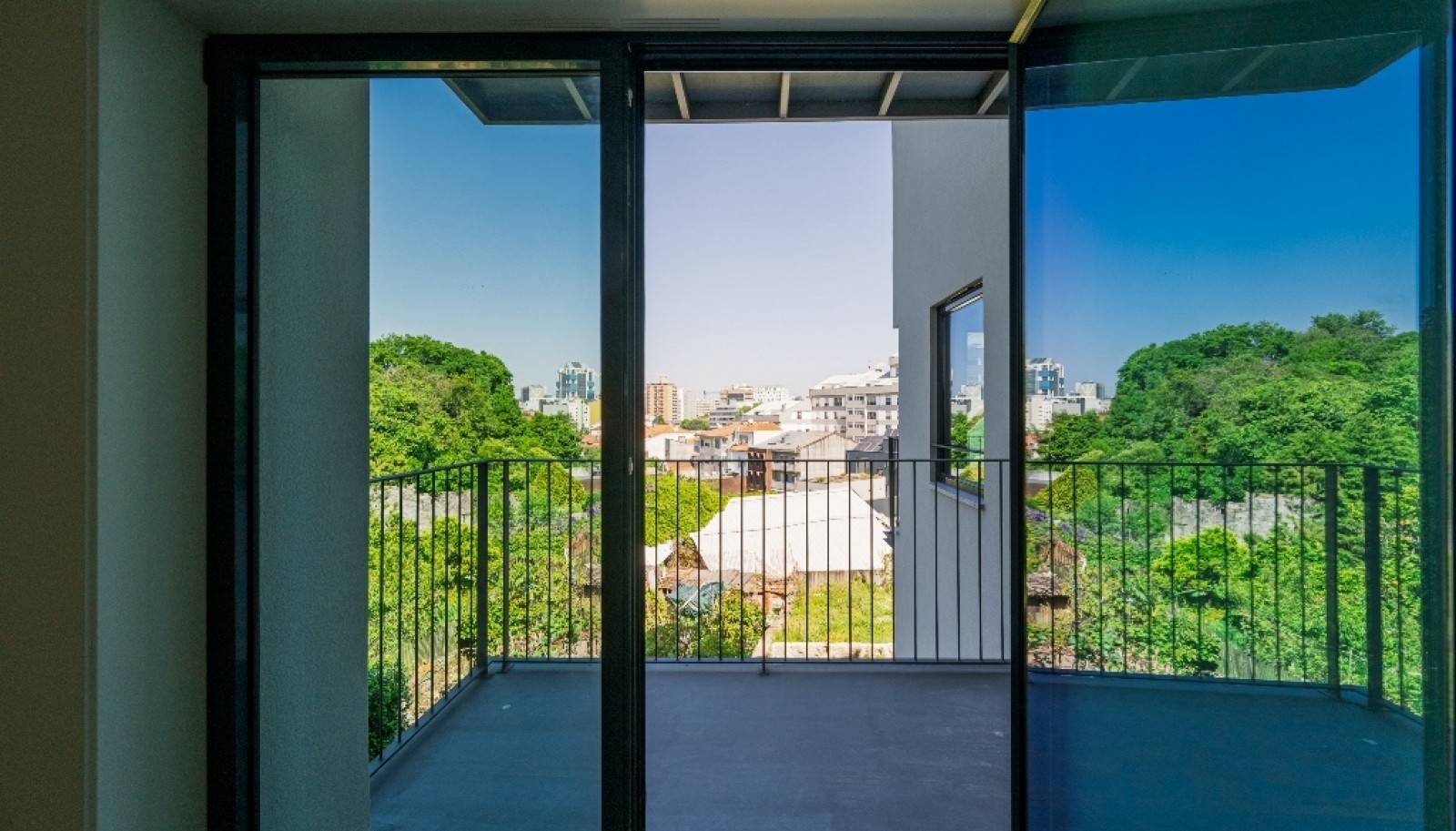 New apartment with balcony, for sale, in the Centre of Porto, Portugal_325753