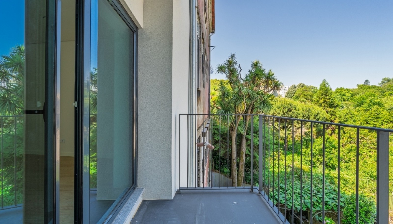 New apartment with balcony, for sale, in the Centre of Porto, Portugal_325754