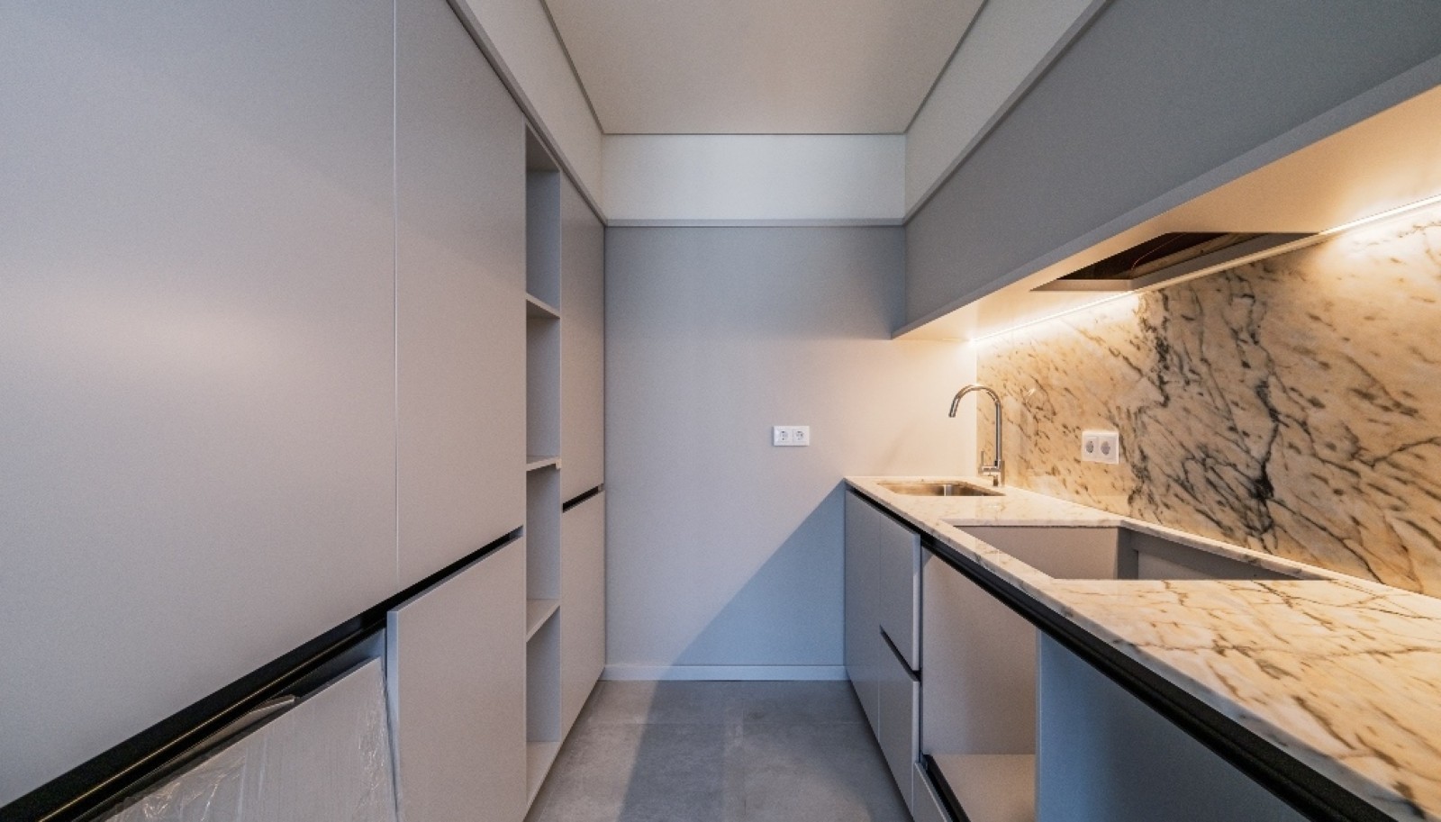 New apartment with balcony, for sale, in the Centre of Porto, Portugal_325759
