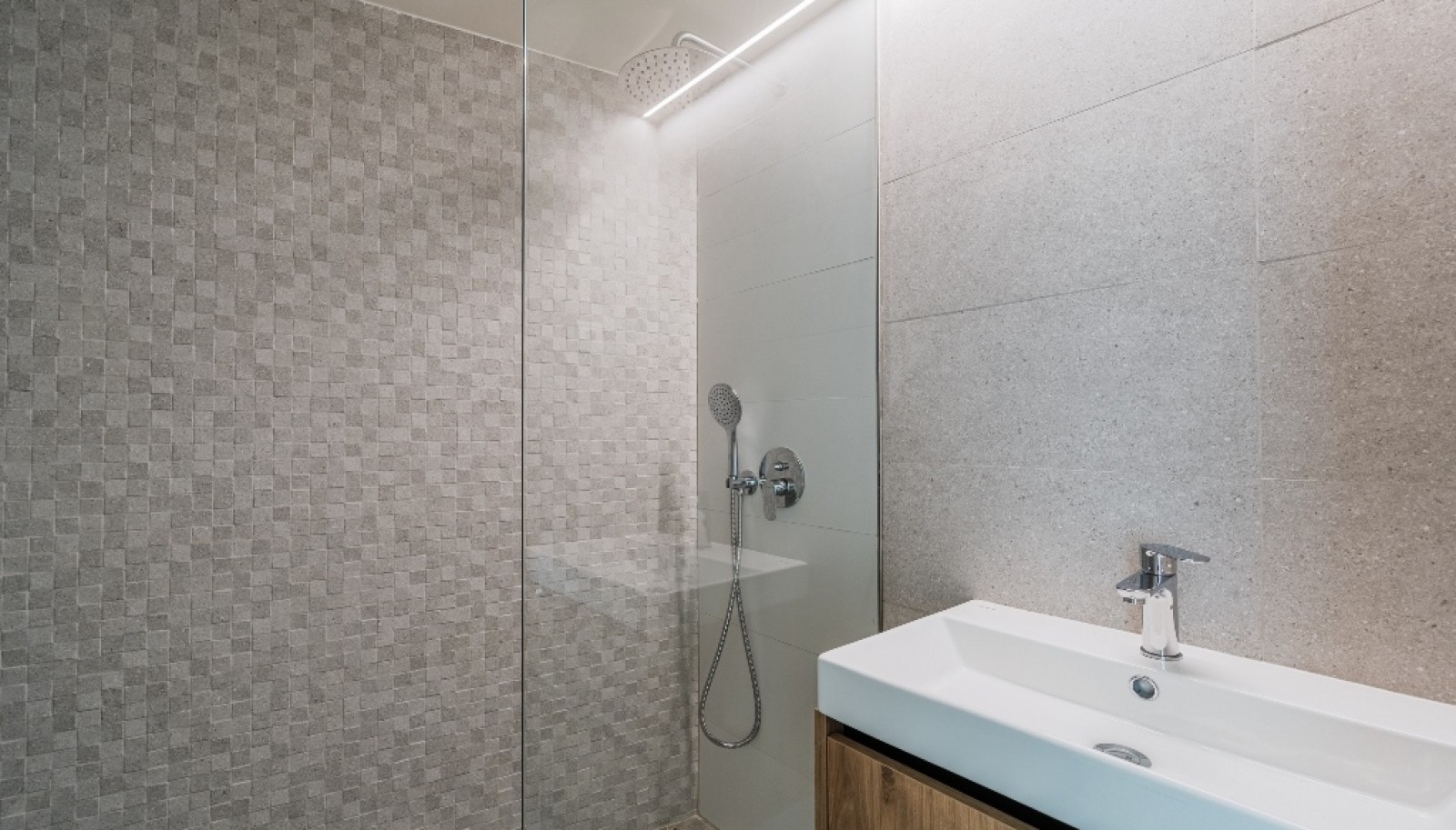 New apartment with balcony, for sale, in the Centre of Porto, Portugal_325764