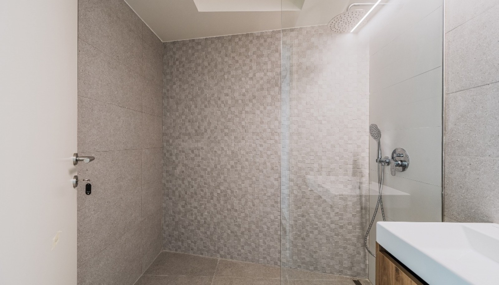 New apartment with balcony, for sale, in the Centre of Porto, Portugal_325765
