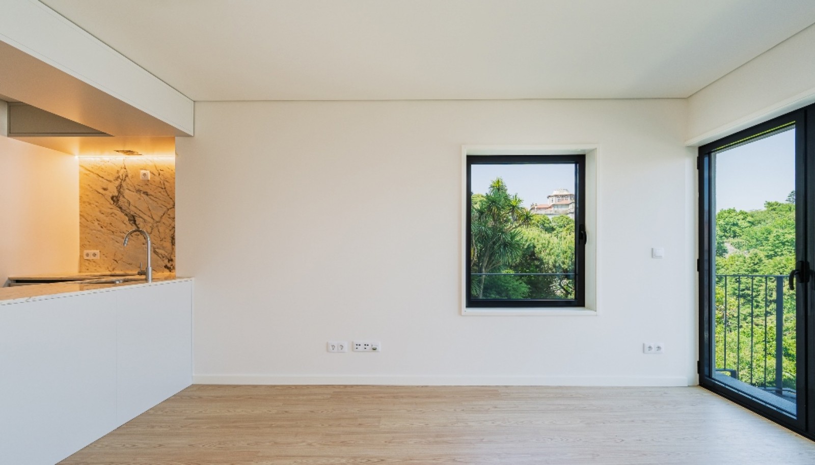 Neue Wohnung mit Balkon, zu verkaufen, im Zentrum von Porto, Portugal_325770