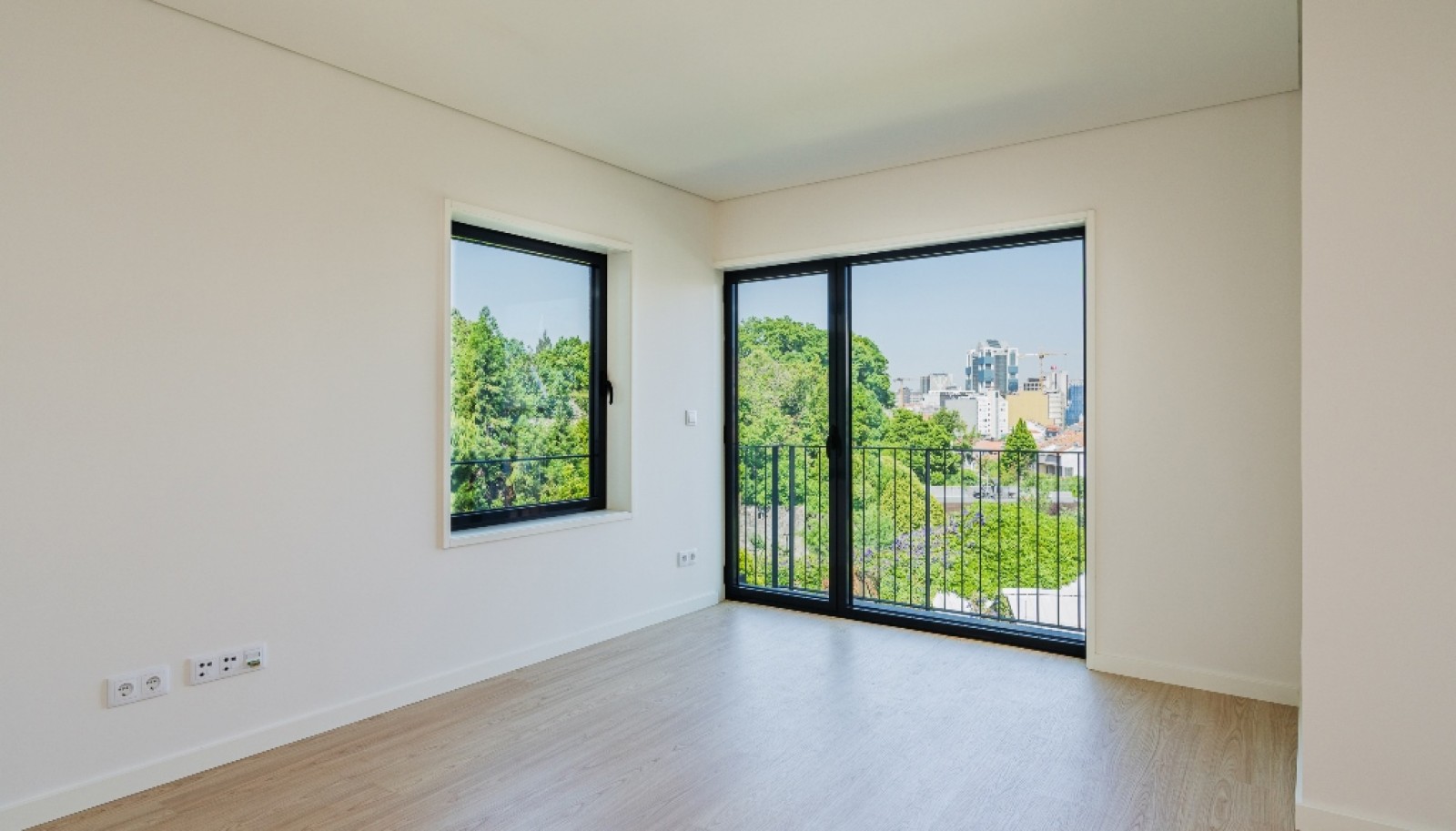 Neue Wohnung mit Balkon, zu verkaufen, im Zentrum von Porto, Portugal_325772