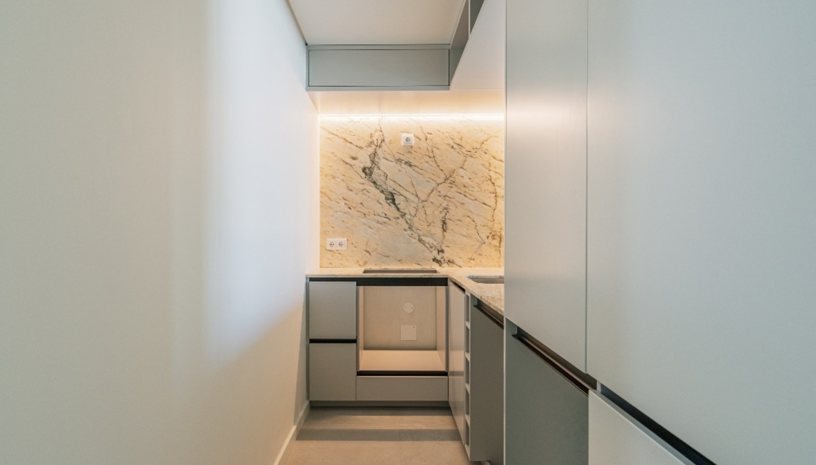 Neue Wohnung mit Balkon, zu verkaufen, im Zentrum von Porto, Portugal_325774