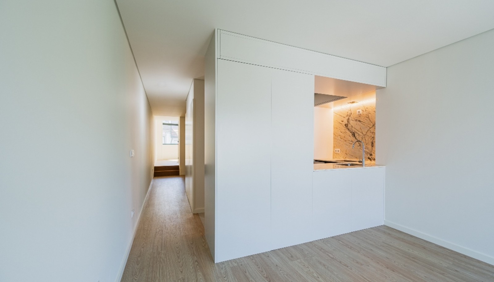 Neue Wohnung mit Balkon, zu verkaufen, im Zentrum von Porto, Portugal_325776