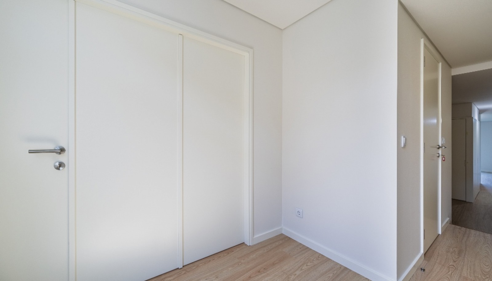 Neue Wohnung mit Balkon, zu verkaufen, im Zentrum von Porto, Portugal_325780