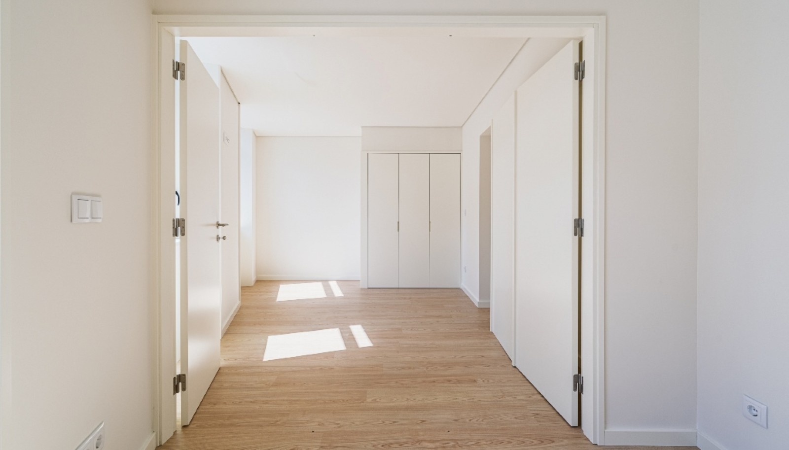 Neue Wohnung mit Balkon, zu verkaufen, im Zentrum von Porto, Portugal_325781