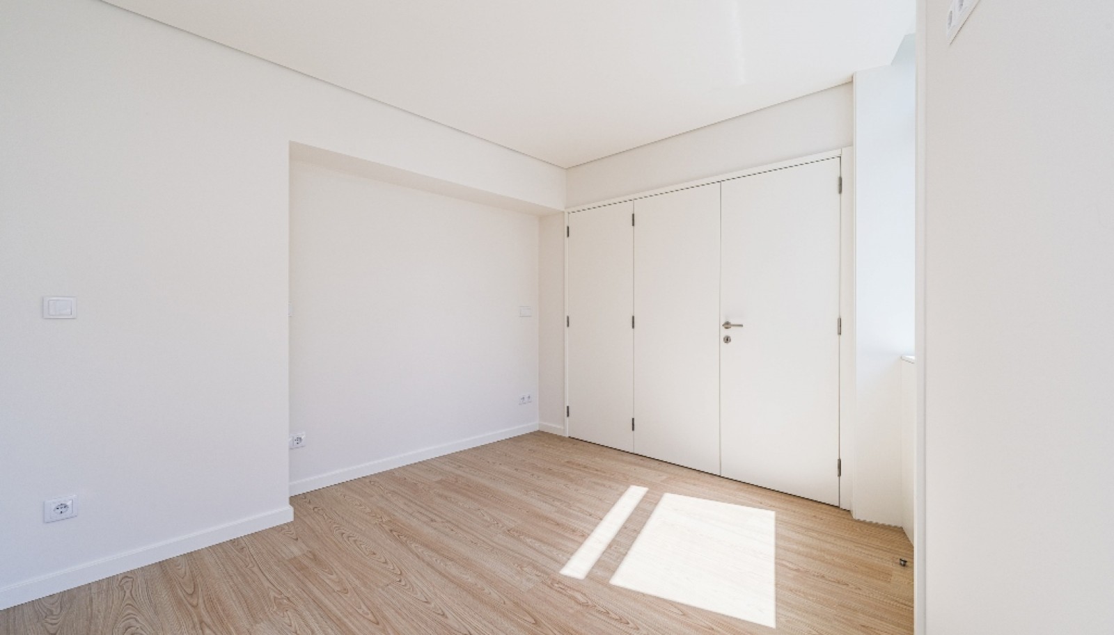 Neue Wohnung mit Balkon, zu verkaufen, im Zentrum von Porto, Portugal_325786