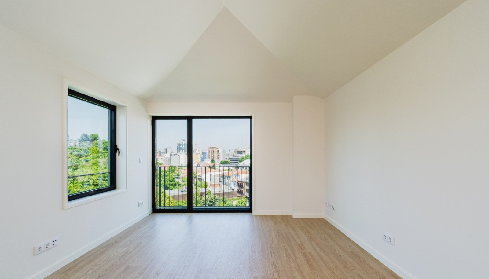 Apartamento novo com terraço, para venda, no Centro do Porto_325805