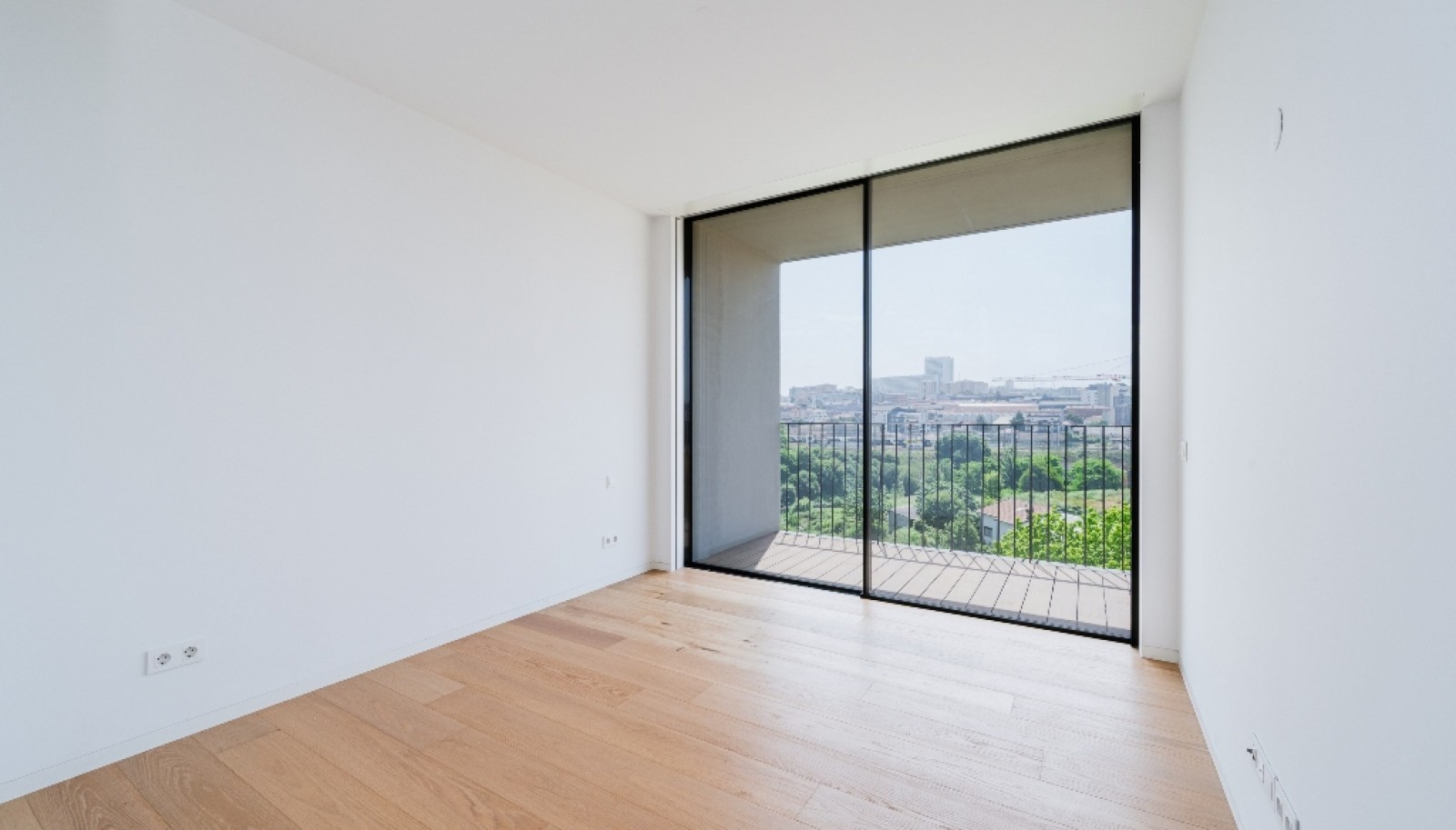 New 3 bedroom with balcony apartment in gated community, Gaia, Portugal_325985