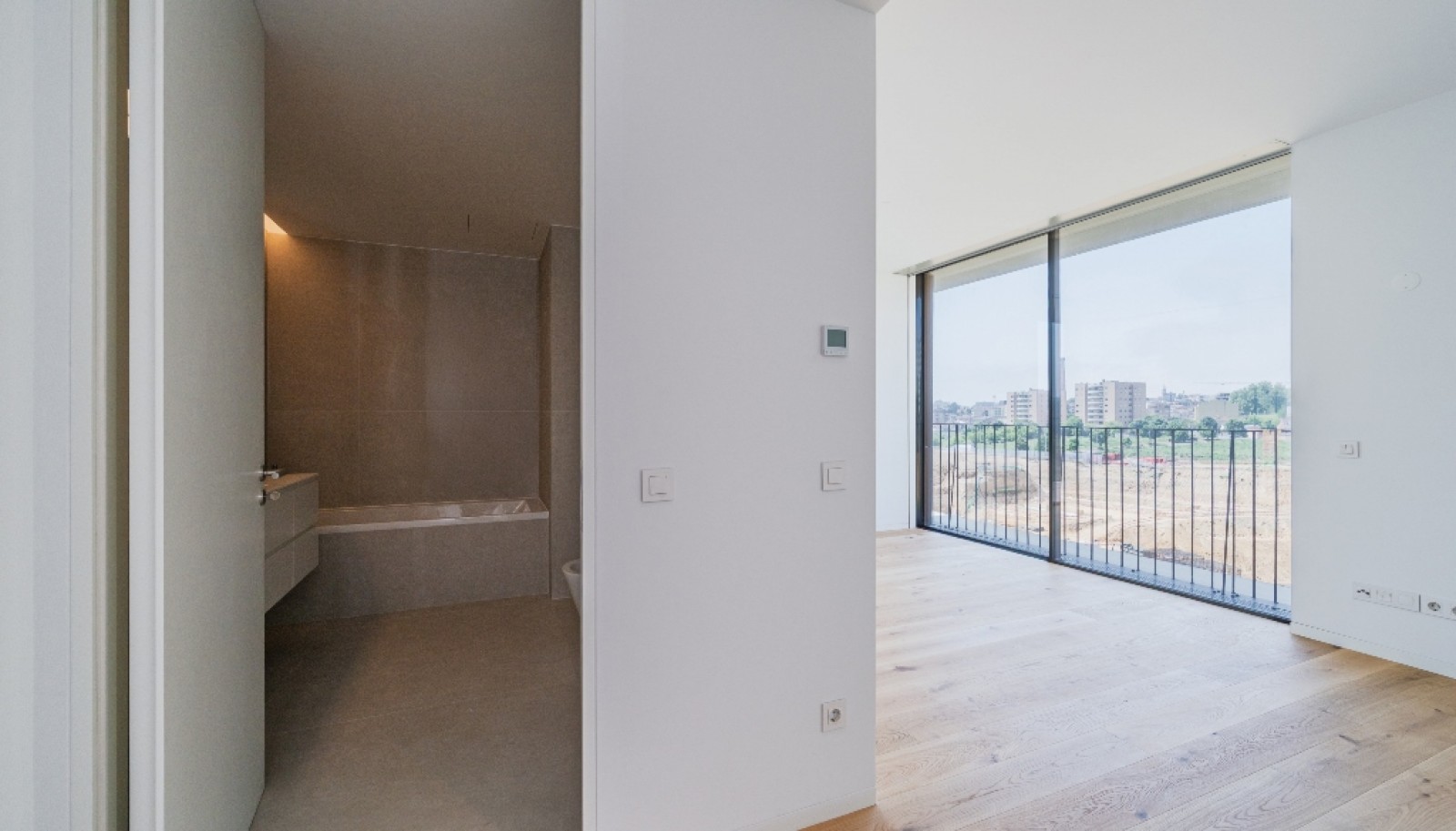New 3 bedroom with balcony apartment in gated community, Gaia, Portugal_325990