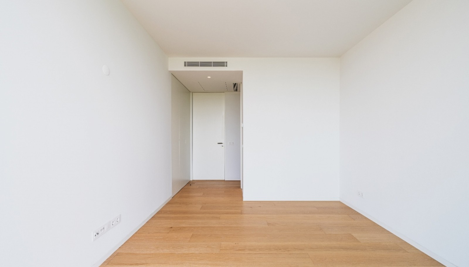 New 3 bedroom with balcony apartment in gated community, Gaia, Portugal_325992