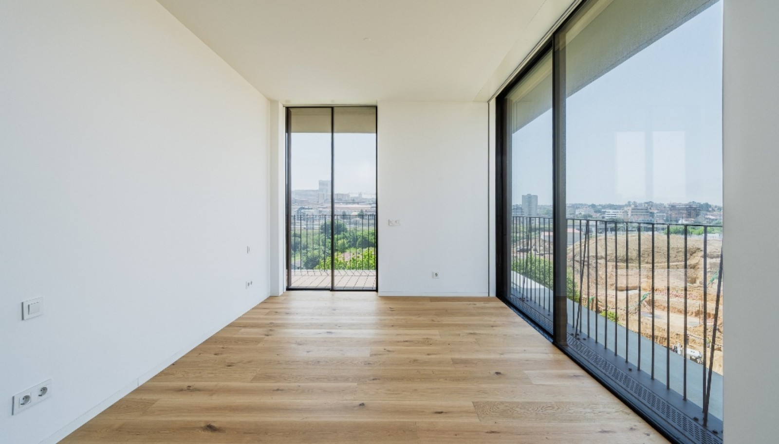 New 3 bedroom with balcony apartment in gated community, Gaia, Portugal_325998