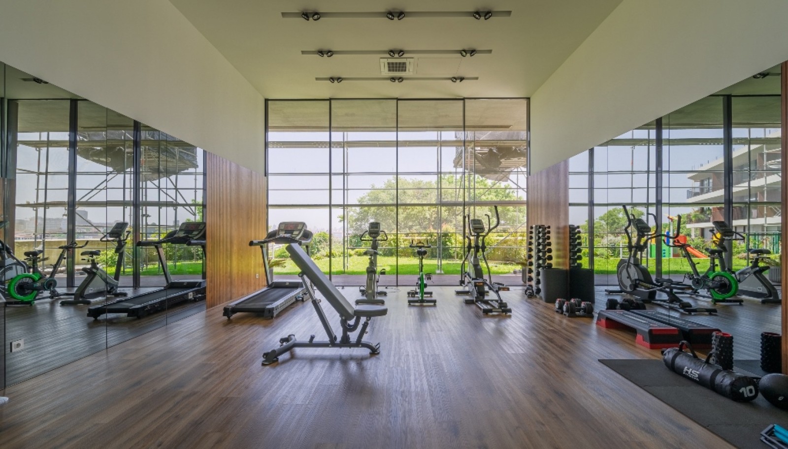 New 3 bedroom with balcony apartment in gated community, Gaia, Portugal_326019