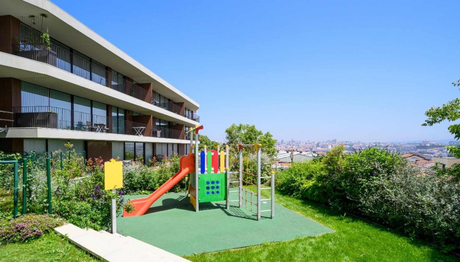 New 3 bedroom with balcony apartment in gated community, Gaia, Portugal_326022