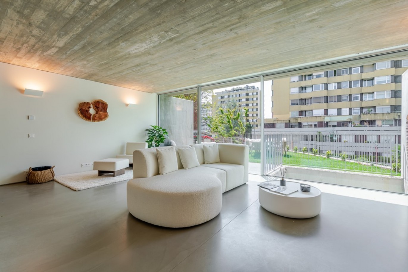 Moradia V4+1 com jardim e varandas em condomínio de luxo no Foco, Porto_329081