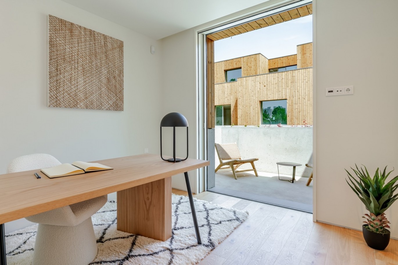 Moradia V4+1 com jardim e varandas em condomínio de luxo no Foco, Porto_329092