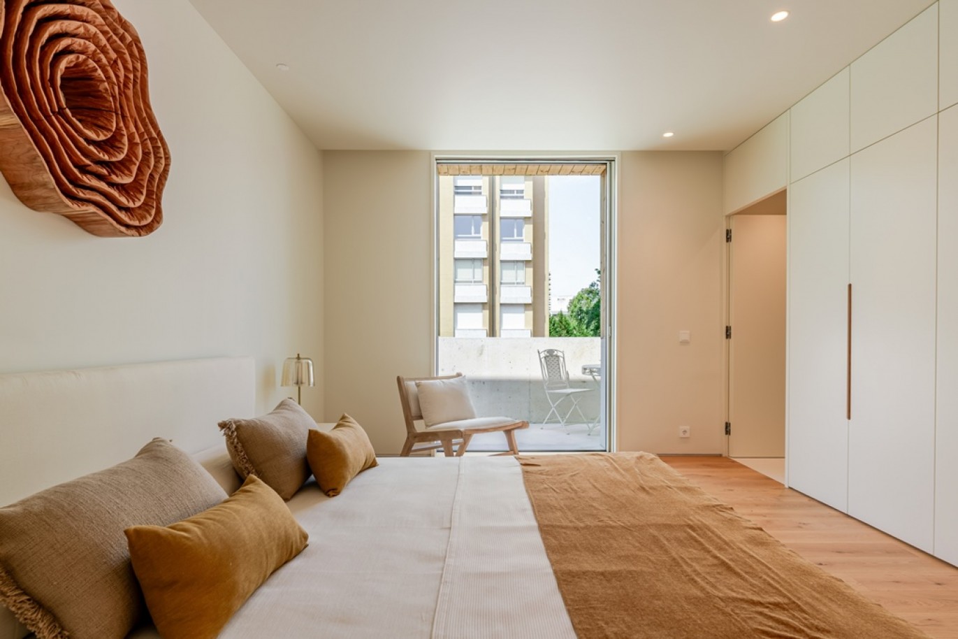 Moradia V4+1 com jardim e varandas em condomínio de luxo no Foco, Porto_329098