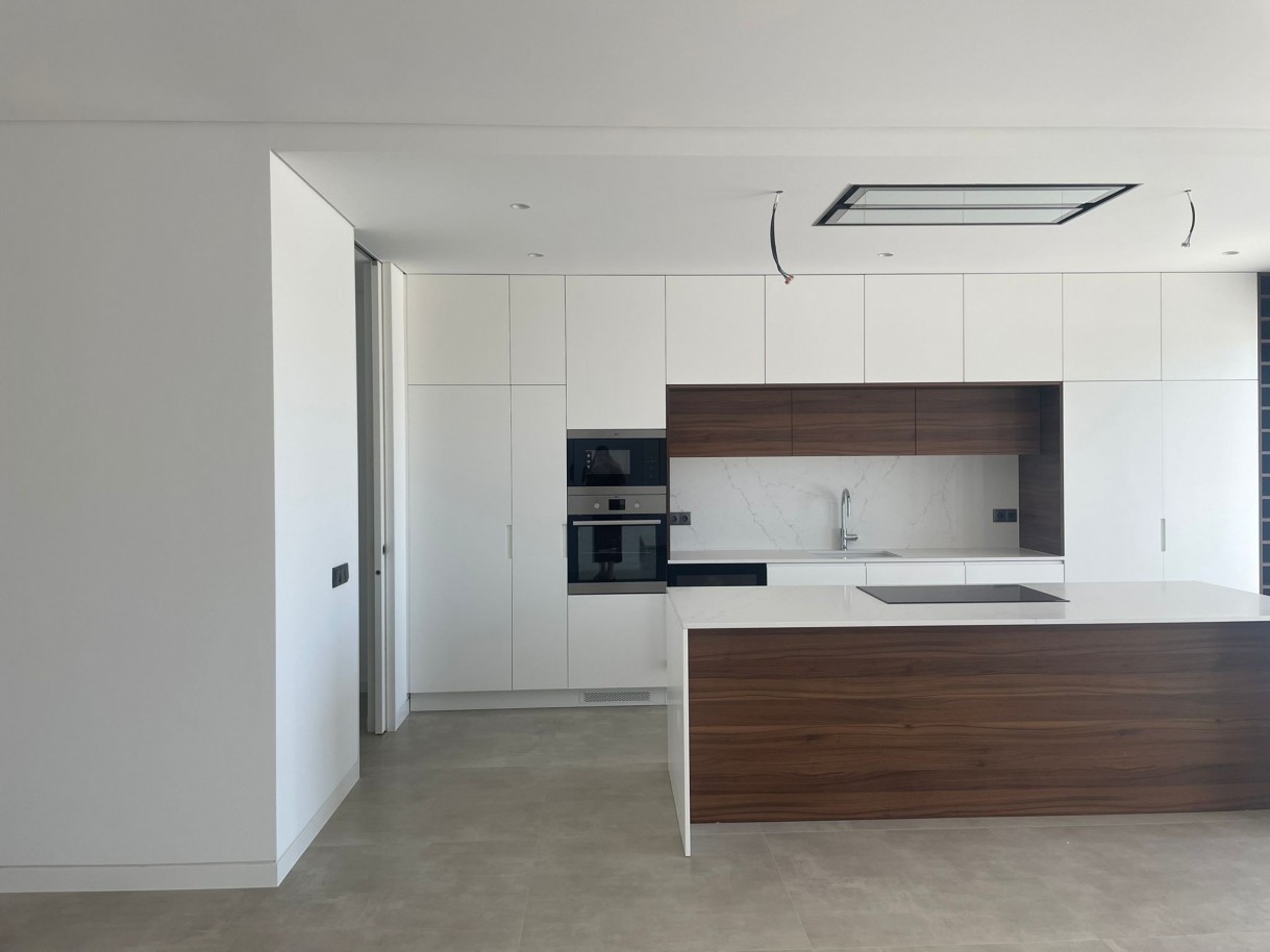 Moradia V4 geminada com piscina, para venda em Boliqueime, Algarve_329548