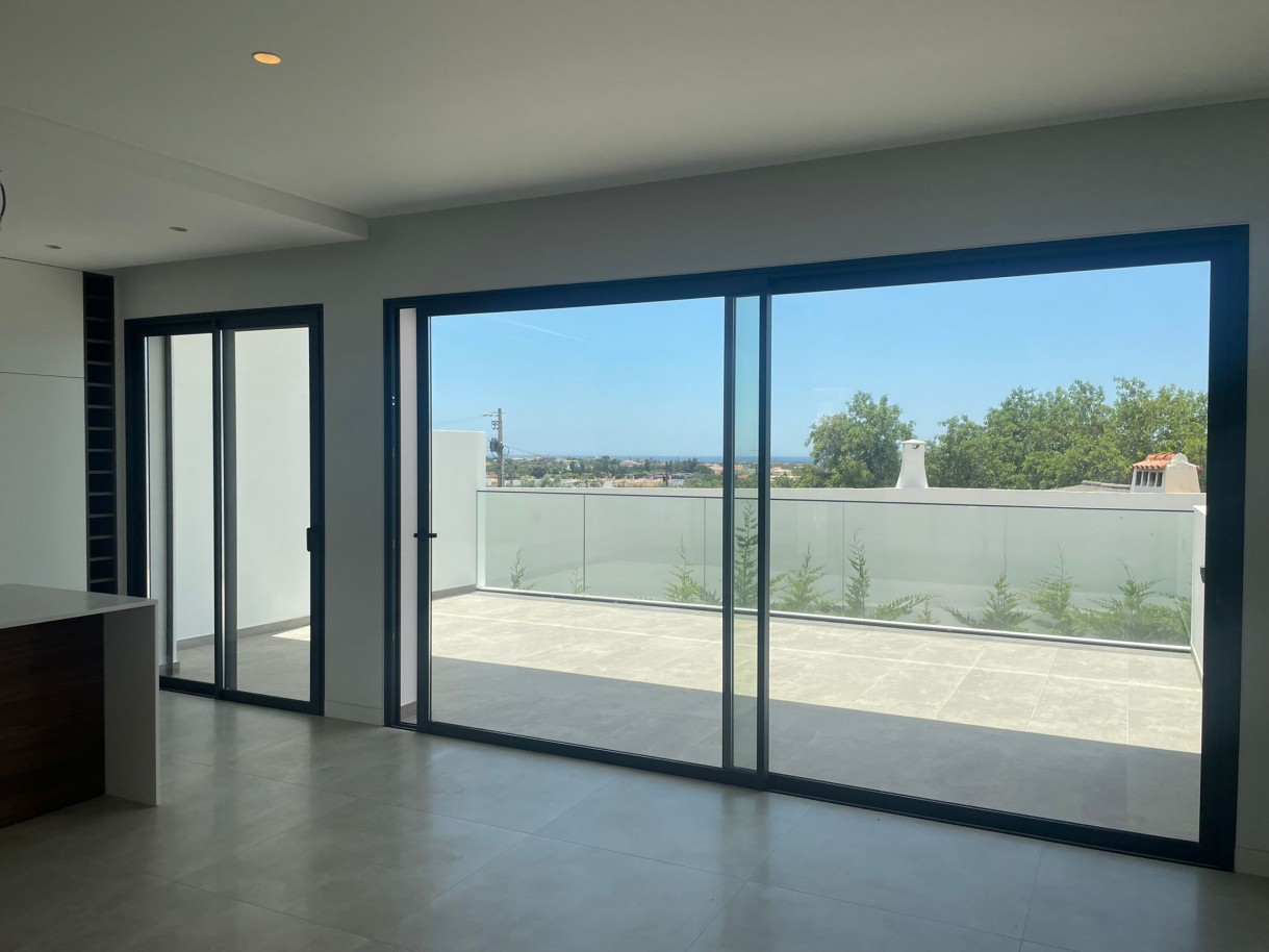 Moradia V4 geminada com piscina, para venda em Boliqueime, Algarve_329549