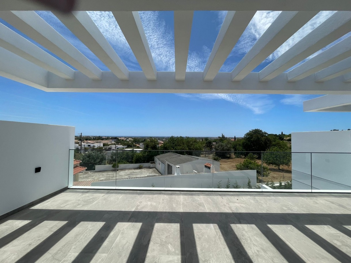Moradia V4 geminada com piscina, para venda em Boliqueime, Algarve_329550