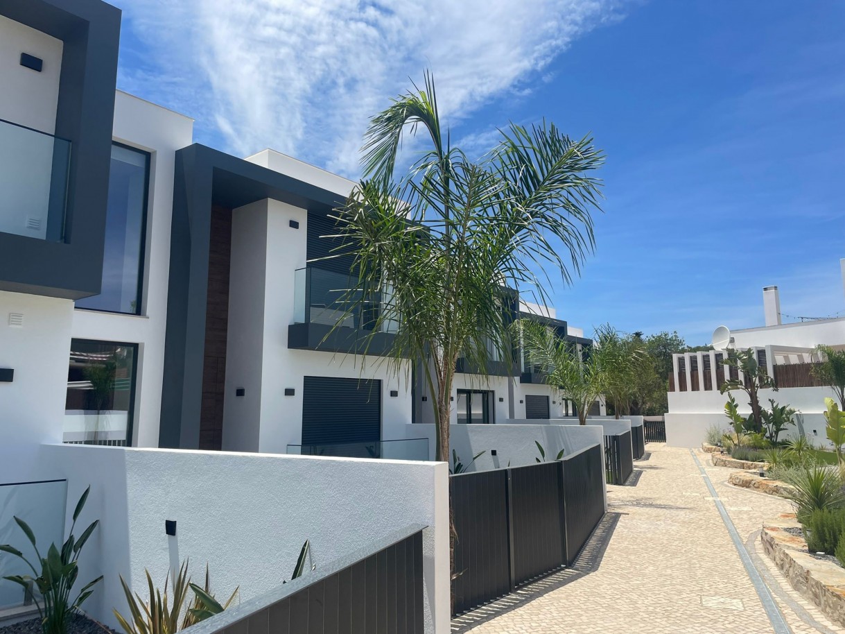 Moradia V4 geminada com piscina, para venda em Boliqueime, Algarve_329552