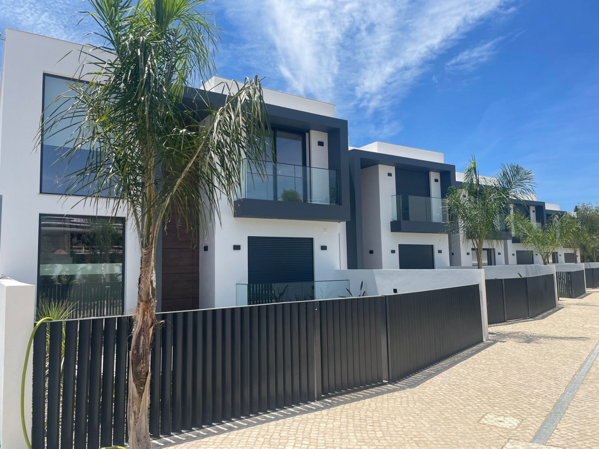 Moradia V4 geminada com piscina, para venda em Boliqueime, Algarve_329554